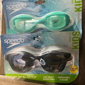 Speedo Kids Swim Goggles in Black and Green